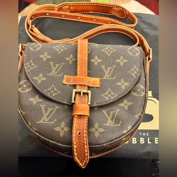 Louis Vuitton Crossbody bag. Looking for a new home. - Picture 2 of 11
